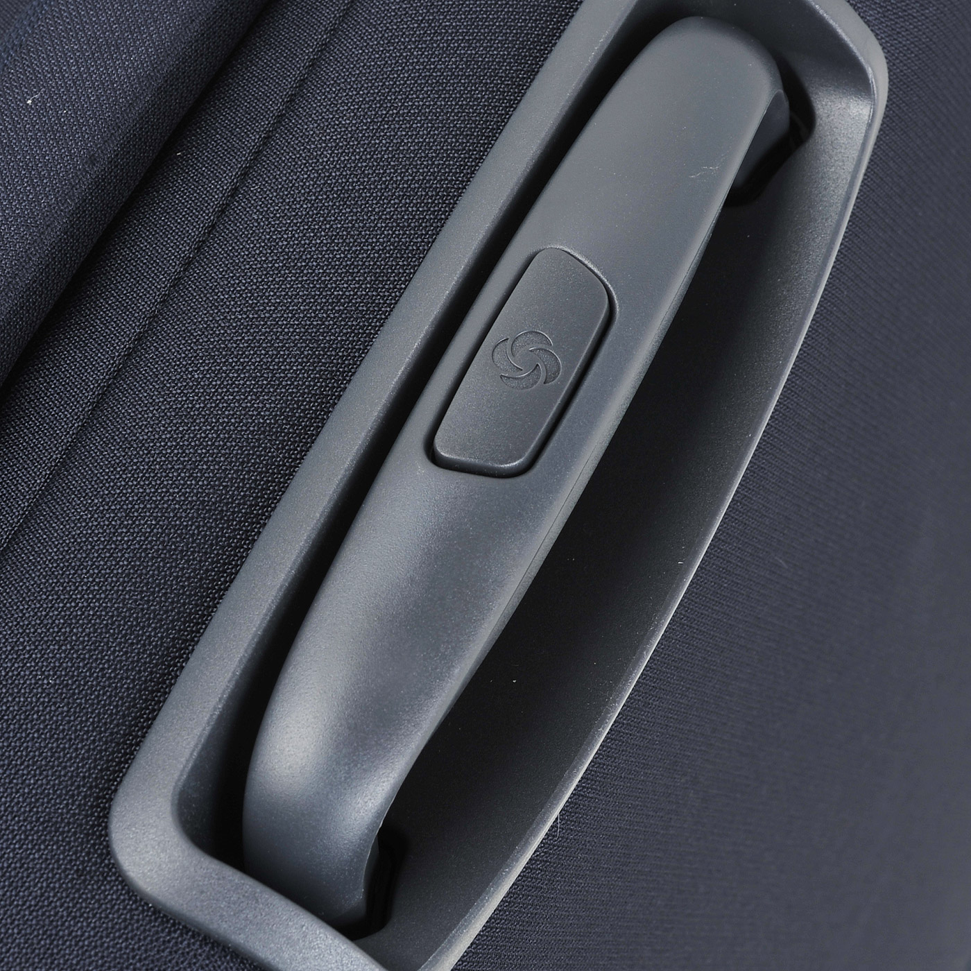 Чемодан на колесах Samsonite Base Boost