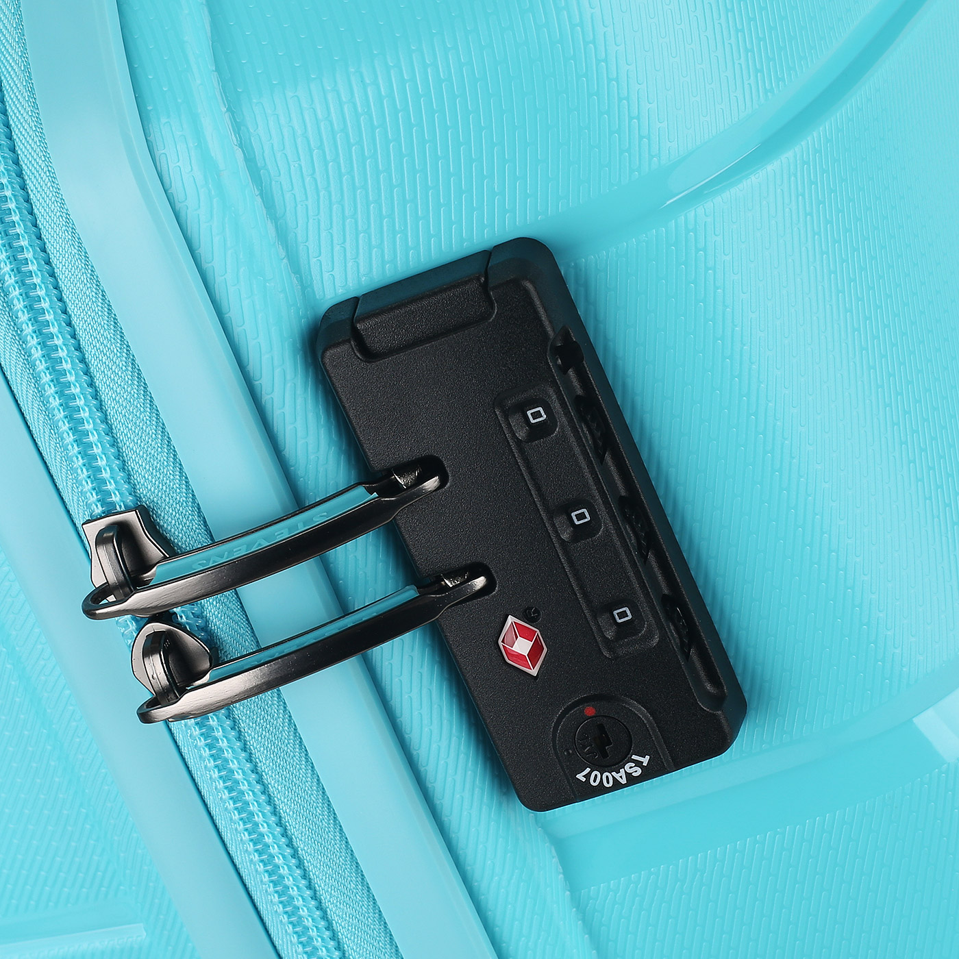 Чемодан средний M из полипропилена с кодовым замком Stevens Soho 2.0