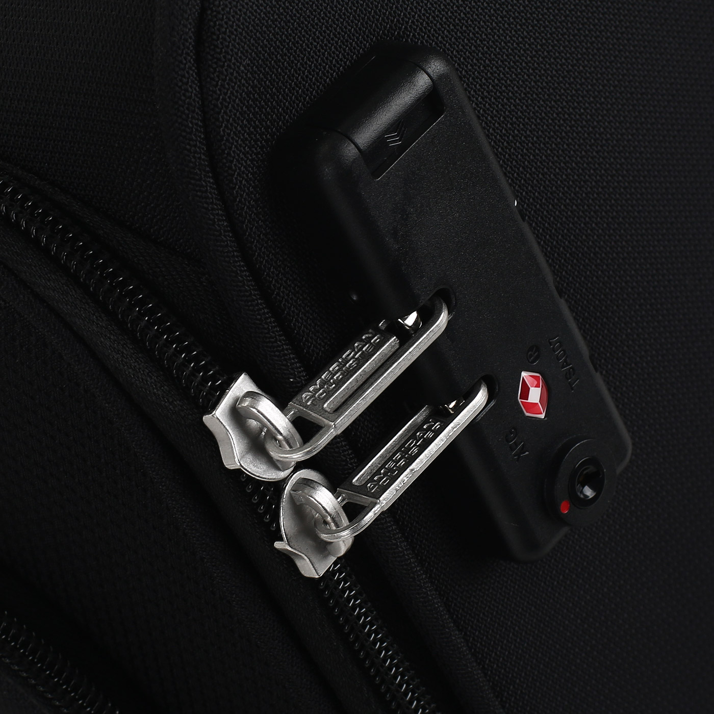 Текстильный чемодан American Tourister Crosstrack